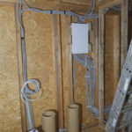 instalacja elektryczna w drewnie